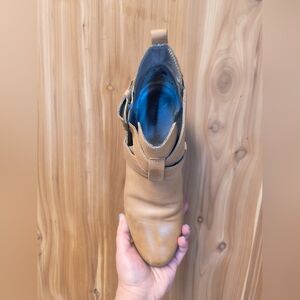 PRATESI Chic Tan Leather Ankle Boot, Size 40